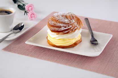 Obrázek Větrník s bílou šlehačkou 140g