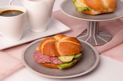 Obrázek Obložená kaiserka - se salámem