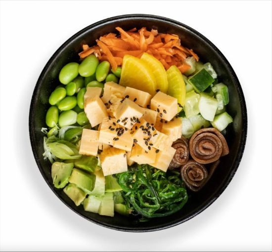 Poke Bowl japonská omeleta tamago