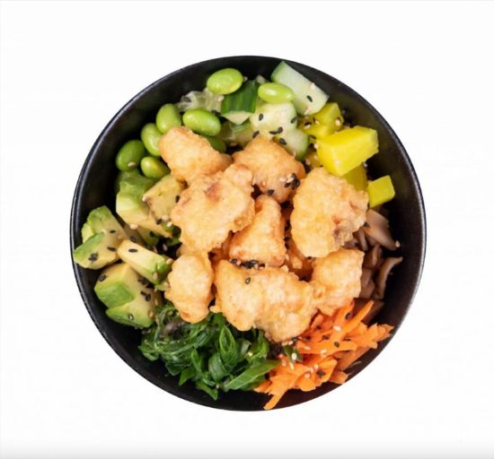 Poke Bowl s lososem v tempuře
